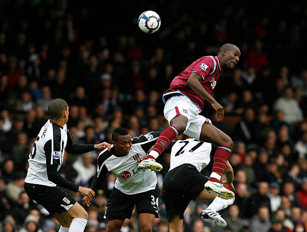 據特殊地位 據特殊地位